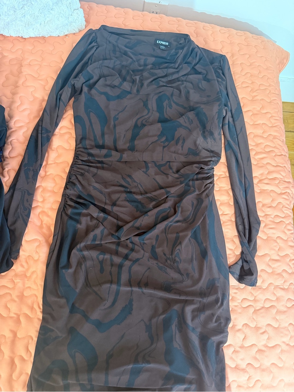 Express Long Sleeve Black Marble-Print Sheath Dress